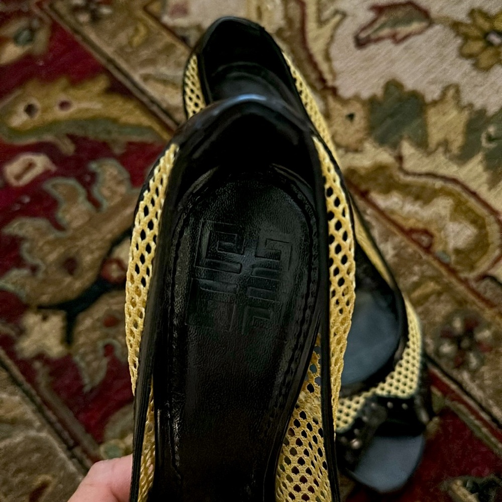 Vintage Givenchy Black & Tan Mesh Peep-Toe Spectator Heels • Size 39 • EUC - Picture 7 of 10